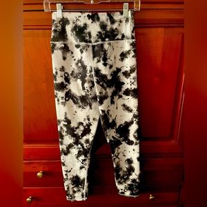 NWOT Evolution & Creation Black & White Super Soft Leggings